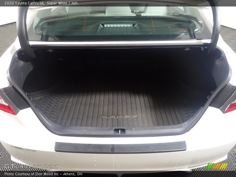Super White / Ash 2020 Toyota Camry SE