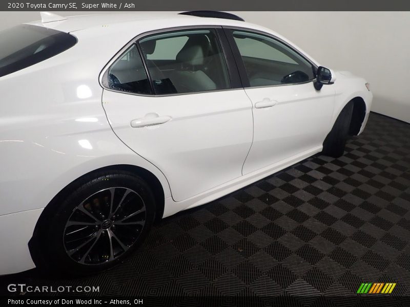 Super White / Ash 2020 Toyota Camry SE