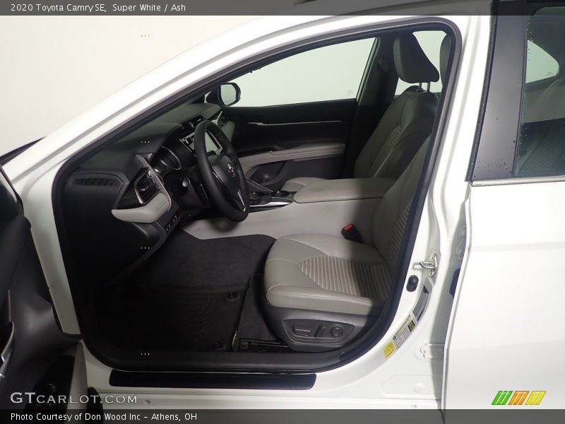 Super White / Ash 2020 Toyota Camry SE