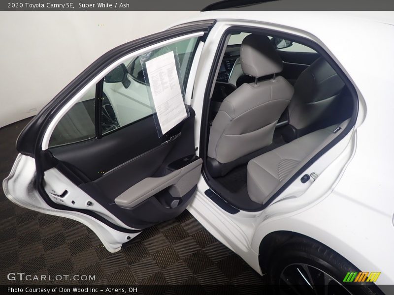 Super White / Ash 2020 Toyota Camry SE