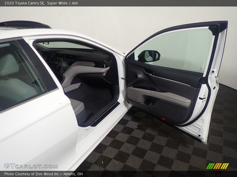 Super White / Ash 2020 Toyota Camry SE