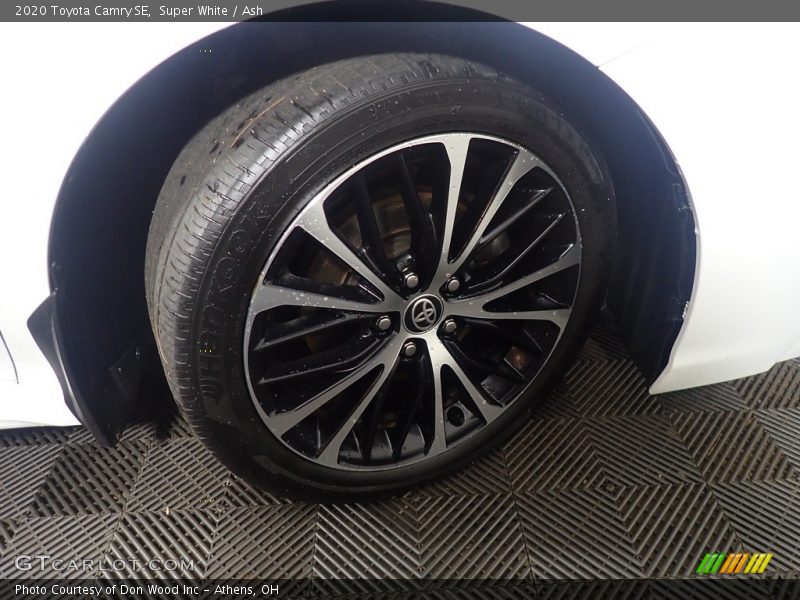 Super White / Ash 2020 Toyota Camry SE