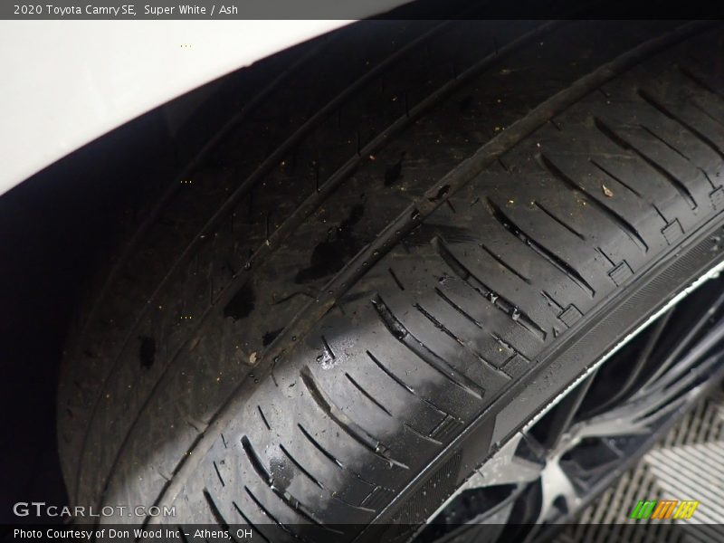 Super White / Ash 2020 Toyota Camry SE