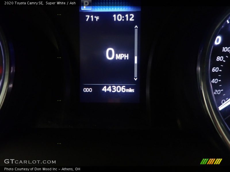 Super White / Ash 2020 Toyota Camry SE