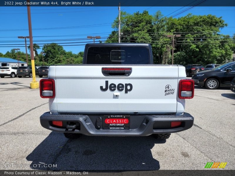 Bright White / Black 2022 Jeep Gladiator Willys 4x4