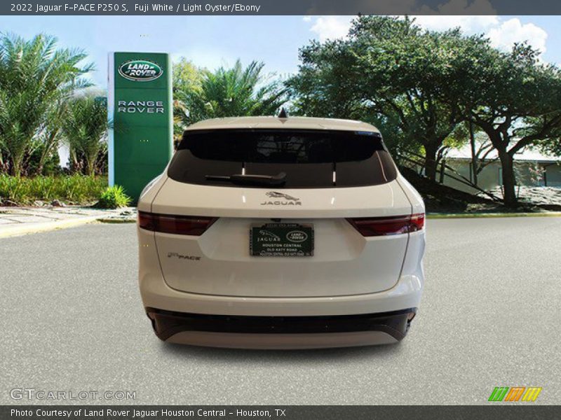 Fuji White / Light Oyster/Ebony 2022 Jaguar F-PACE P250 S