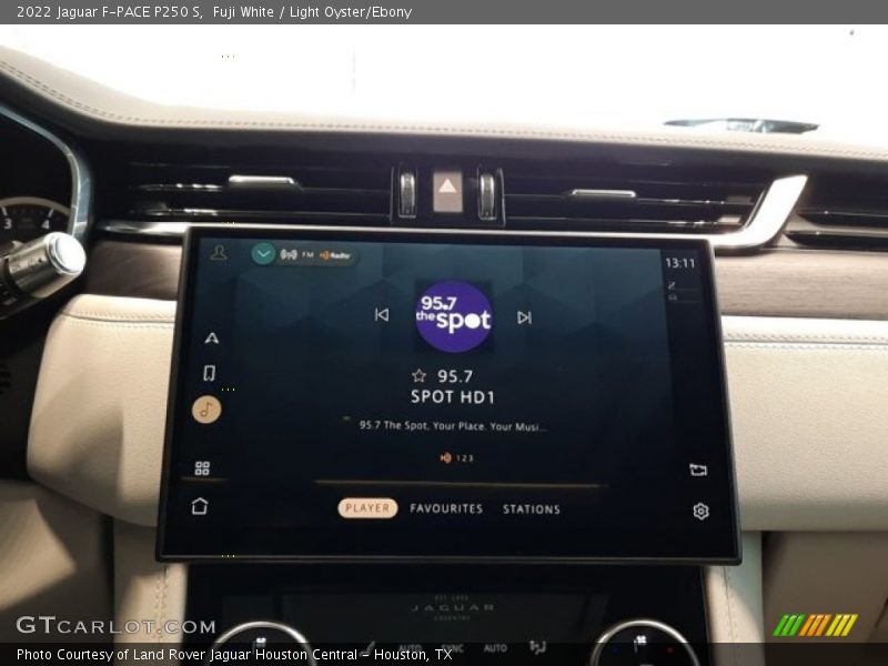 Fuji White / Light Oyster/Ebony 2022 Jaguar F-PACE P250 S