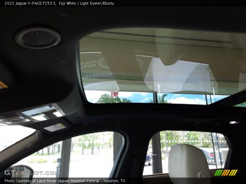 Fuji White / Light Oyster/Ebony 2022 Jaguar F-PACE P250 S