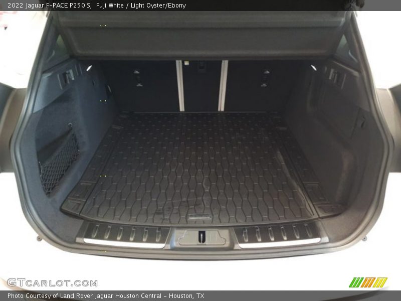  2022 F-PACE P250 S Trunk