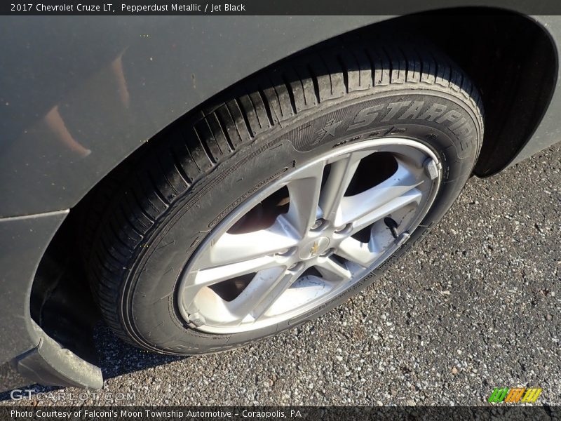 Pepperdust Metallic / Jet Black 2017 Chevrolet Cruze LT