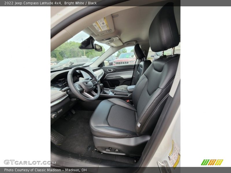 Bright White / Black 2022 Jeep Compass Latitude 4x4