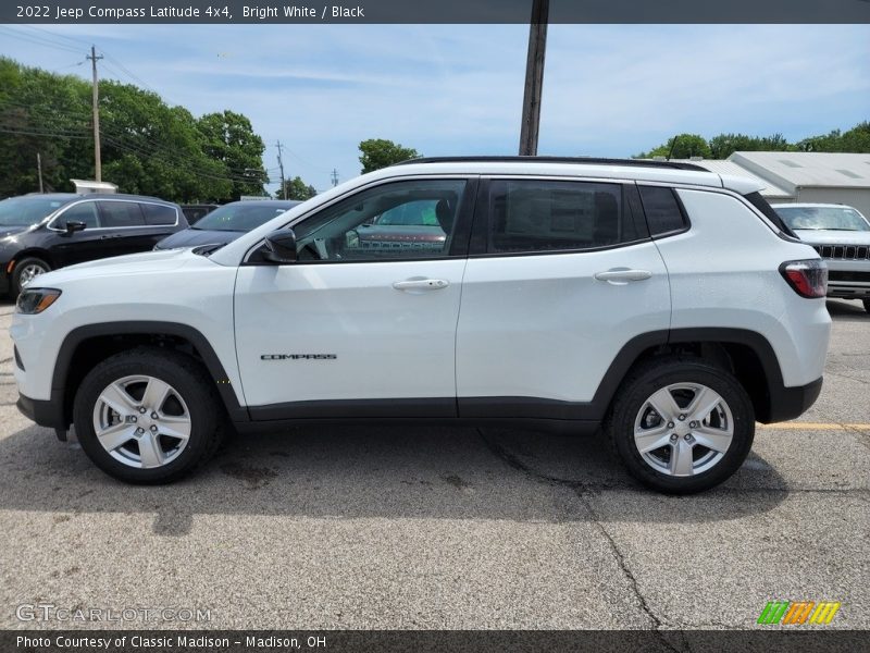 Bright White / Black 2022 Jeep Compass Latitude 4x4