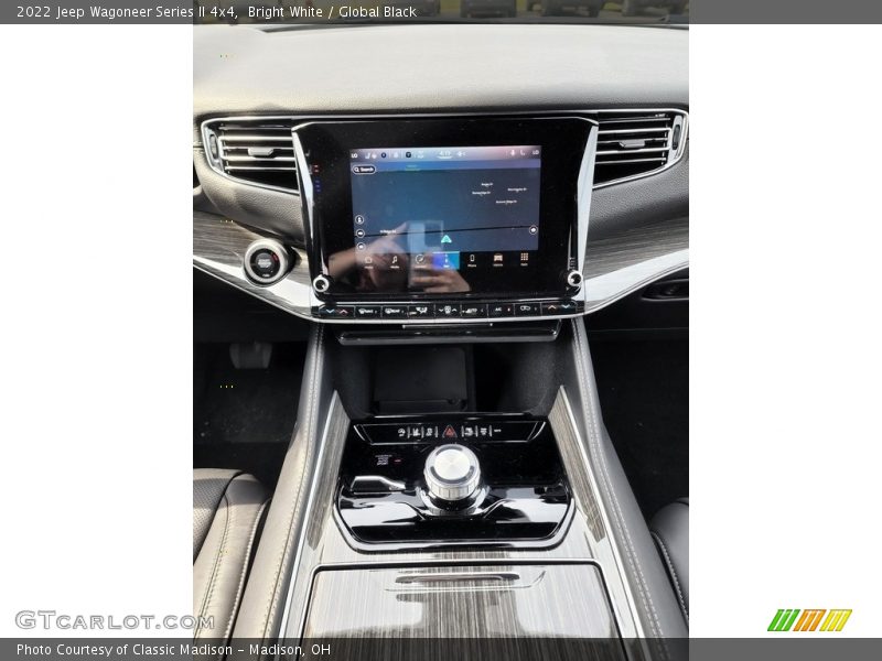 Bright White / Global Black 2022 Jeep Wagoneer Series II 4x4