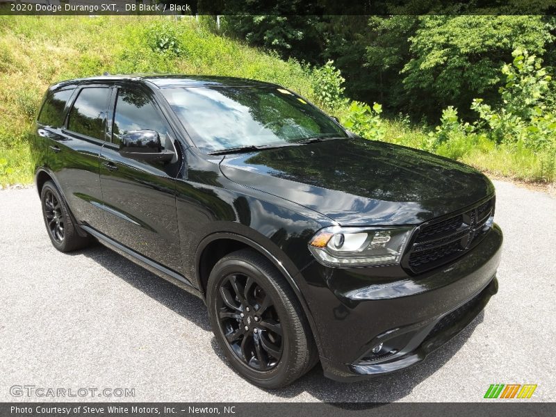 Front 3/4 View of 2020 Durango SXT