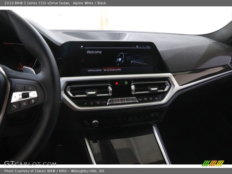 Dashboard of 2019 3 Series 330i xDrive Sedan
