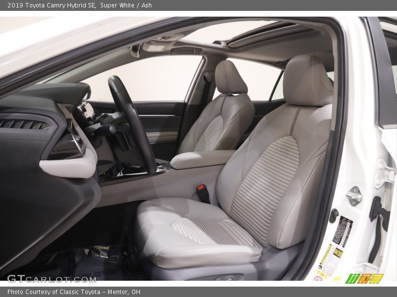 Super White / Ash 2019 Toyota Camry Hybrid SE