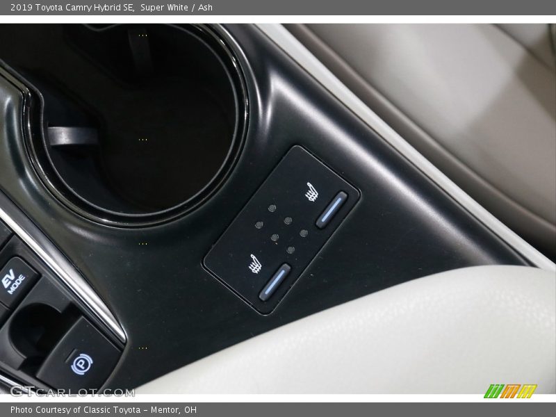 Super White / Ash 2019 Toyota Camry Hybrid SE