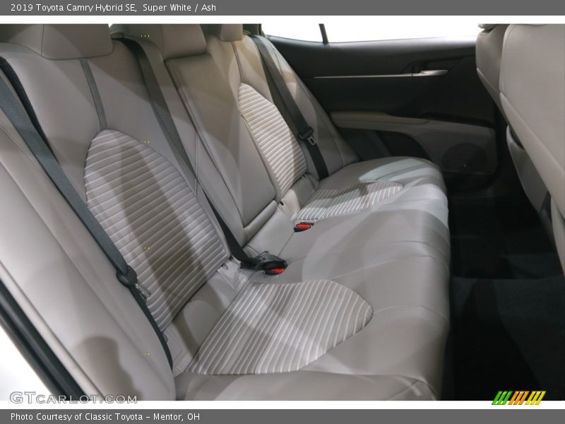 Super White / Ash 2019 Toyota Camry Hybrid SE