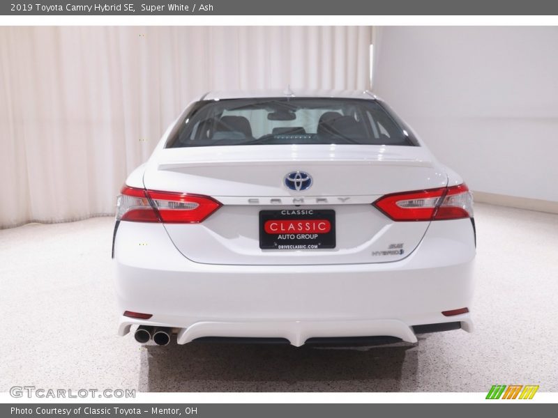 Super White / Ash 2019 Toyota Camry Hybrid SE