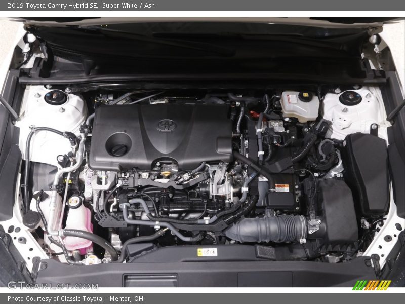 Super White / Ash 2019 Toyota Camry Hybrid SE