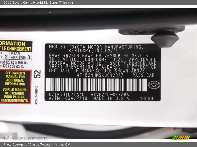 Super White / Ash 2019 Toyota Camry Hybrid SE