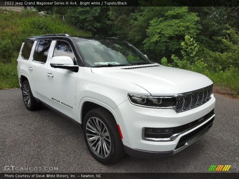 Front 3/4 View of 2022 Grand Wagoneer Series III 4x4