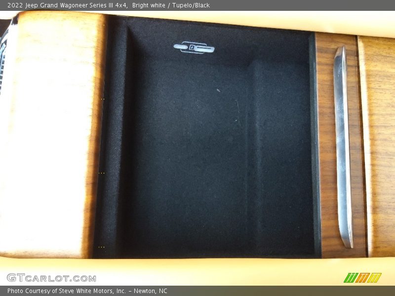 Bright white / Tupelo/Black 2022 Jeep Grand Wagoneer Series III 4x4