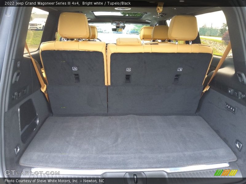  2022 Grand Wagoneer Series III 4x4 Trunk