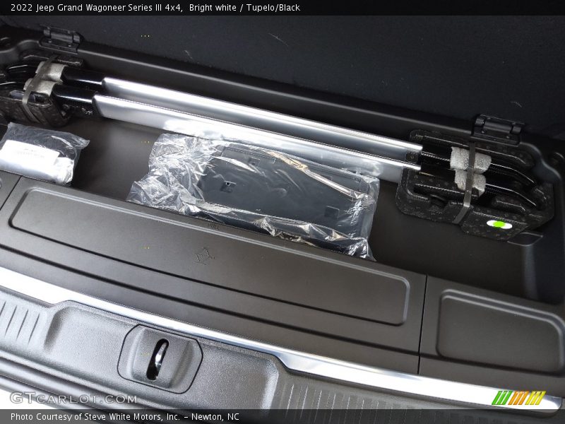 Bright white / Tupelo/Black 2022 Jeep Grand Wagoneer Series III 4x4