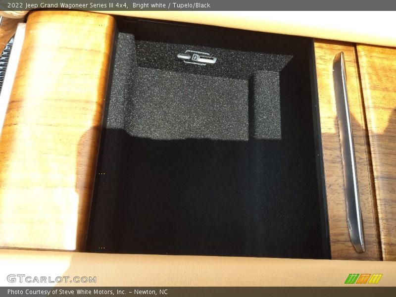 Bright white / Tupelo/Black 2022 Jeep Grand Wagoneer Series III 4x4