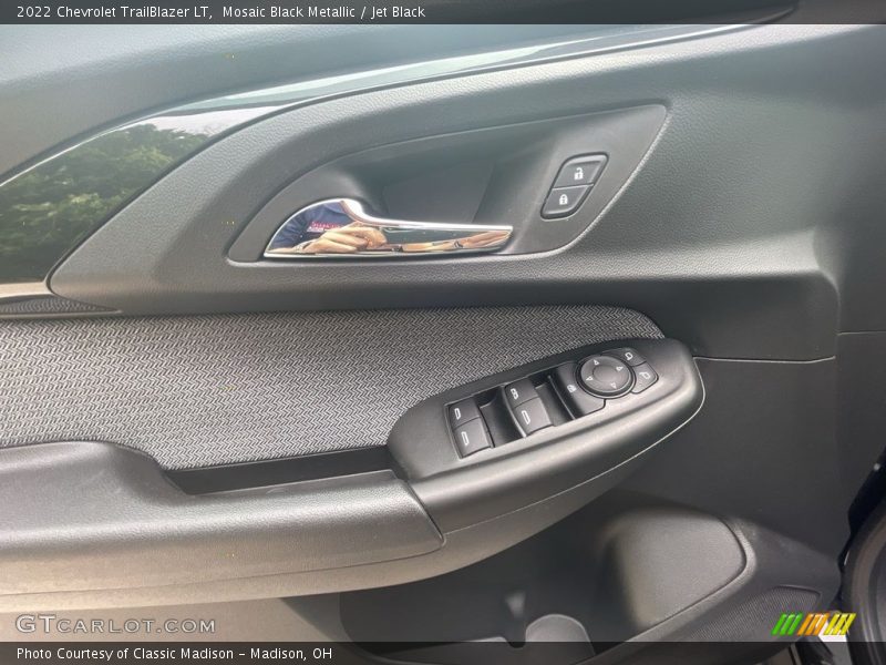 Mosaic Black Metallic / Jet Black 2022 Chevrolet TrailBlazer LT