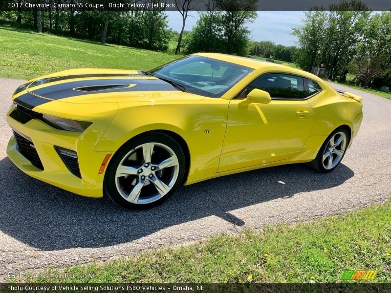 Front 3/4 View of 2017 Camaro SS Coupe