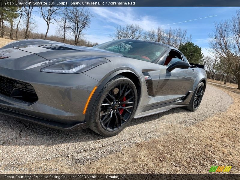 Shark Gray Metallic / Adrenaline Red 2016 Chevrolet Corvette Z06 Coupe