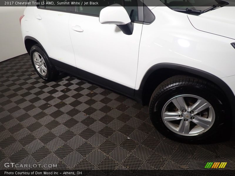 Summit White / Jet Black 2017 Chevrolet Trax LS AWD