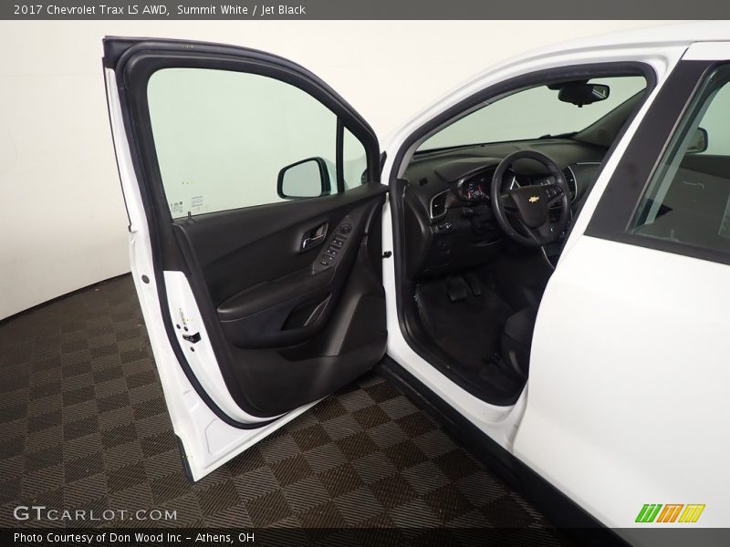 Summit White / Jet Black 2017 Chevrolet Trax LS AWD