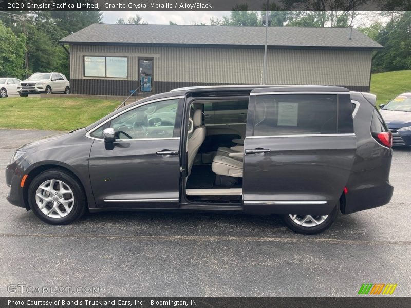 Granite Crystal Metallic / Alloy/Black 2020 Chrysler Pacifica Limited