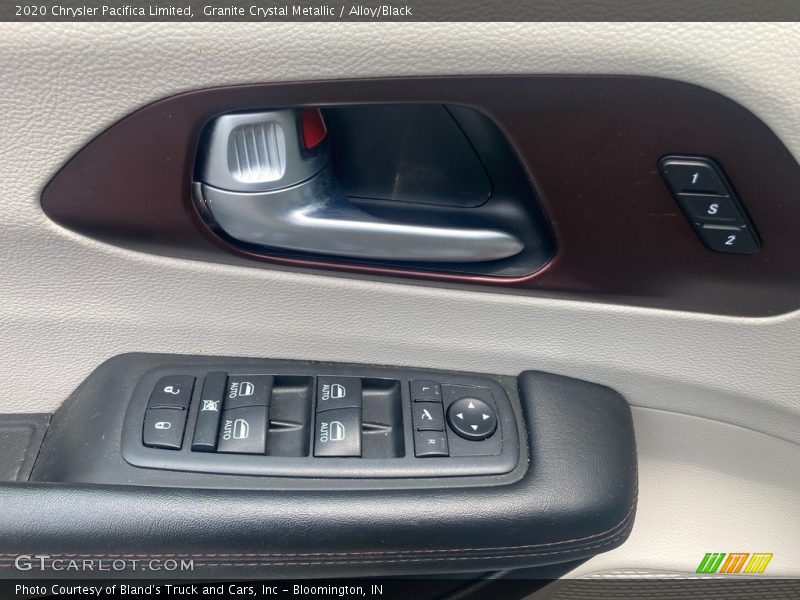 Granite Crystal Metallic / Alloy/Black 2020 Chrysler Pacifica Limited