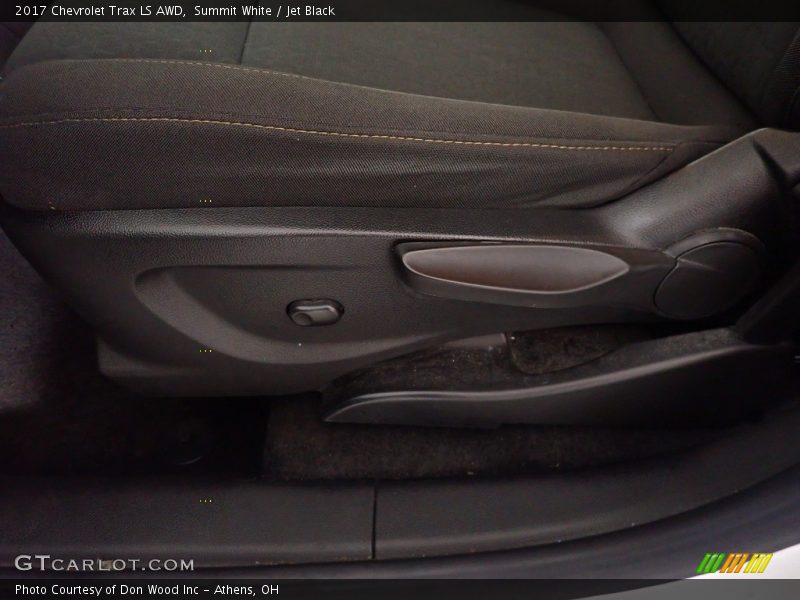 Summit White / Jet Black 2017 Chevrolet Trax LS AWD
