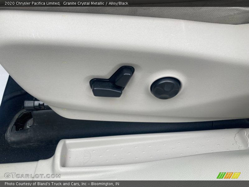 Granite Crystal Metallic / Alloy/Black 2020 Chrysler Pacifica Limited