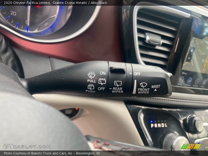 Granite Crystal Metallic / Alloy/Black 2020 Chrysler Pacifica Limited