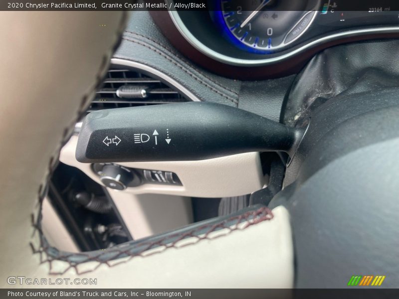 Granite Crystal Metallic / Alloy/Black 2020 Chrysler Pacifica Limited