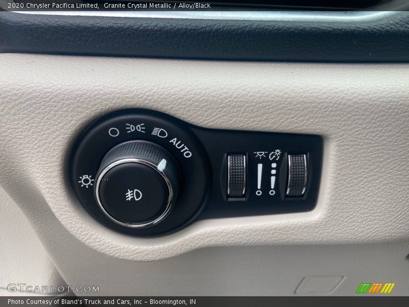 Granite Crystal Metallic / Alloy/Black 2020 Chrysler Pacifica Limited