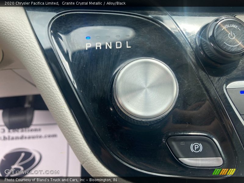 Granite Crystal Metallic / Alloy/Black 2020 Chrysler Pacifica Limited