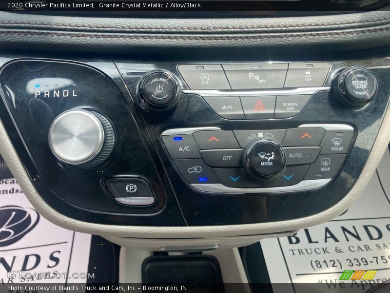 Granite Crystal Metallic / Alloy/Black 2020 Chrysler Pacifica Limited