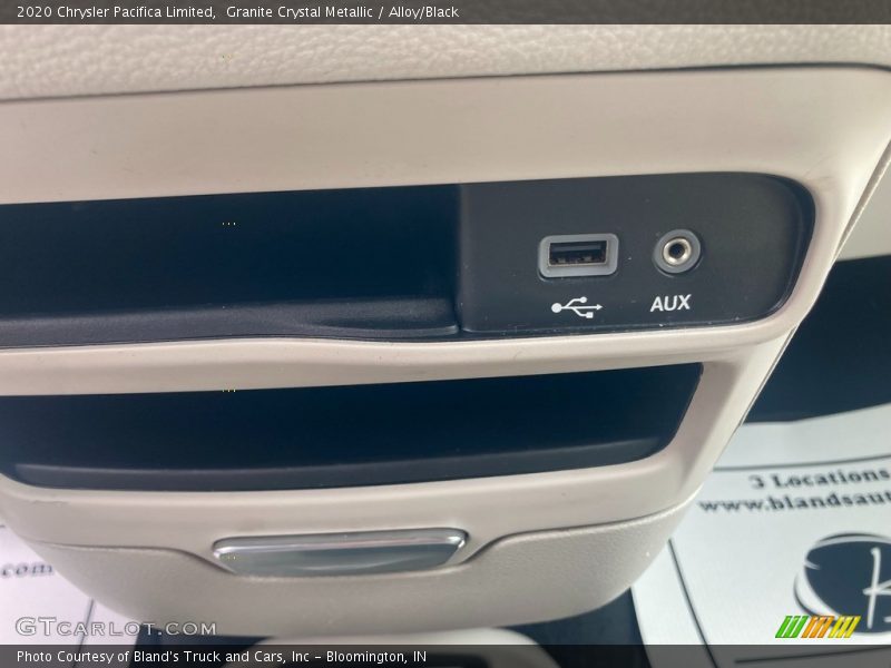 Granite Crystal Metallic / Alloy/Black 2020 Chrysler Pacifica Limited