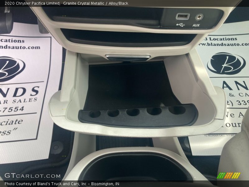 Granite Crystal Metallic / Alloy/Black 2020 Chrysler Pacifica Limited