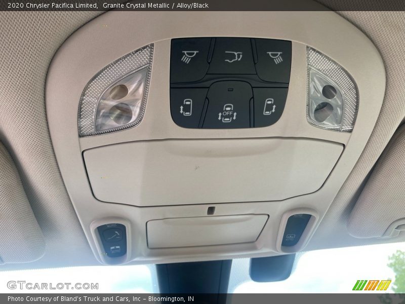 Granite Crystal Metallic / Alloy/Black 2020 Chrysler Pacifica Limited