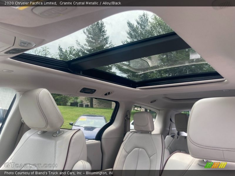 Granite Crystal Metallic / Alloy/Black 2020 Chrysler Pacifica Limited