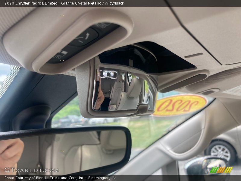 Granite Crystal Metallic / Alloy/Black 2020 Chrysler Pacifica Limited