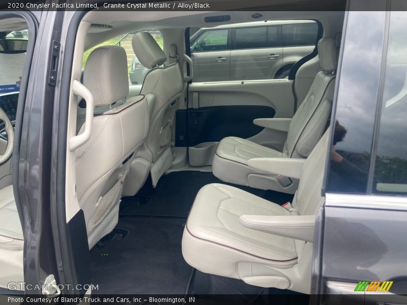 Granite Crystal Metallic / Alloy/Black 2020 Chrysler Pacifica Limited